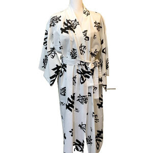 Neiman Marcus vintage black/white kimono robe, oriental, graphic, medium